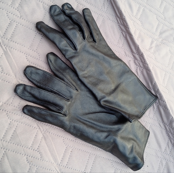 🔴3/$15 Women's Black Faux Leather Gloves With Cheetah Print - Picture 1 of 4